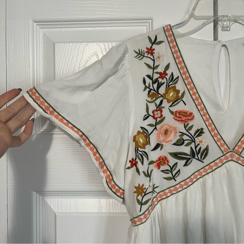 In Loom Womens Size medium mini white and floral dress - Picture 6 of 12